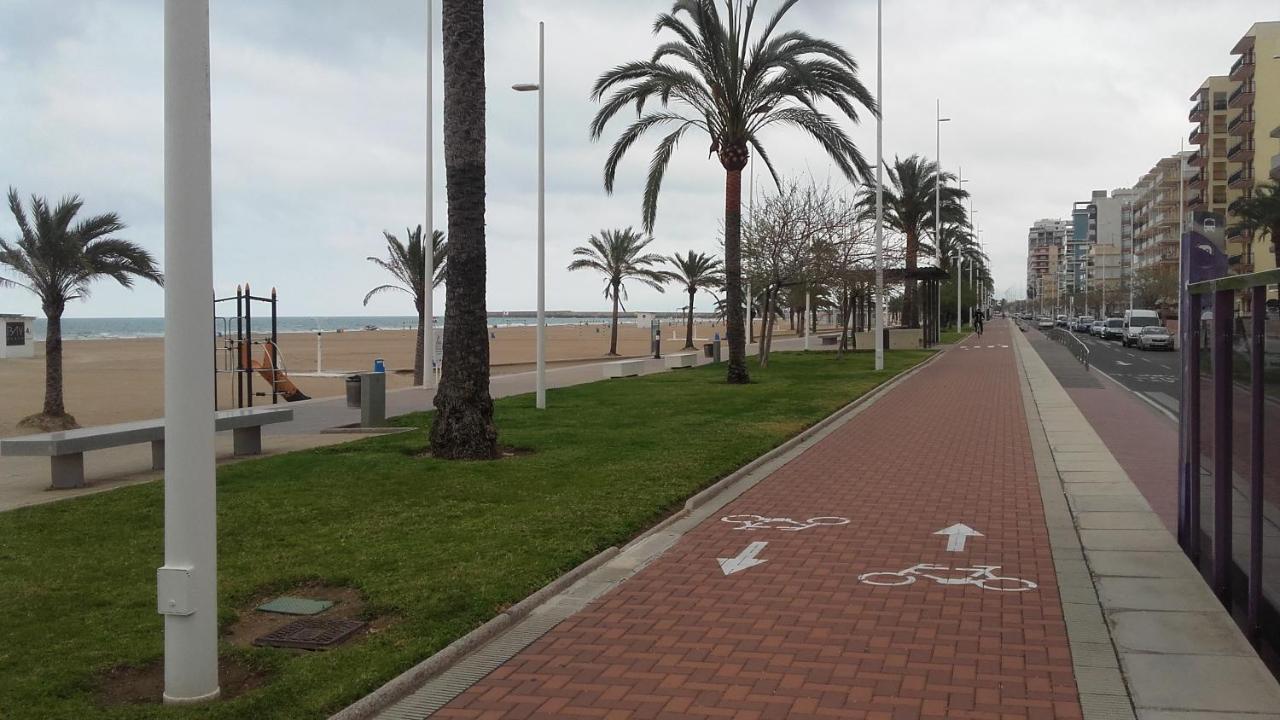Impresionantes vistas en primera linea  Playa de Gandía Exterior foto