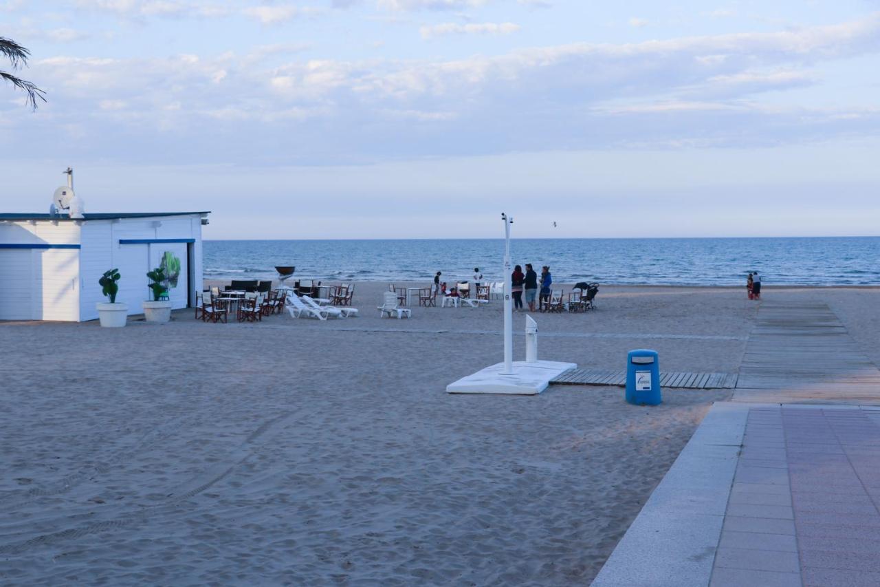 Impresionantes vistas en primera linea  Playa de Gandía Exterior foto